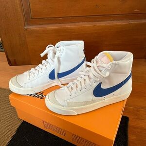 Nike Women’s Blazer Mid ‘77 White/Game Royal-sail-black